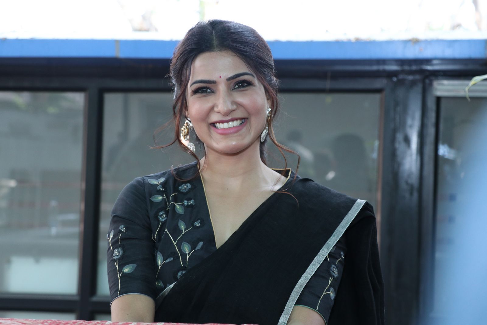 Samantha Akkineni in black saree stills at Jaanu press meet