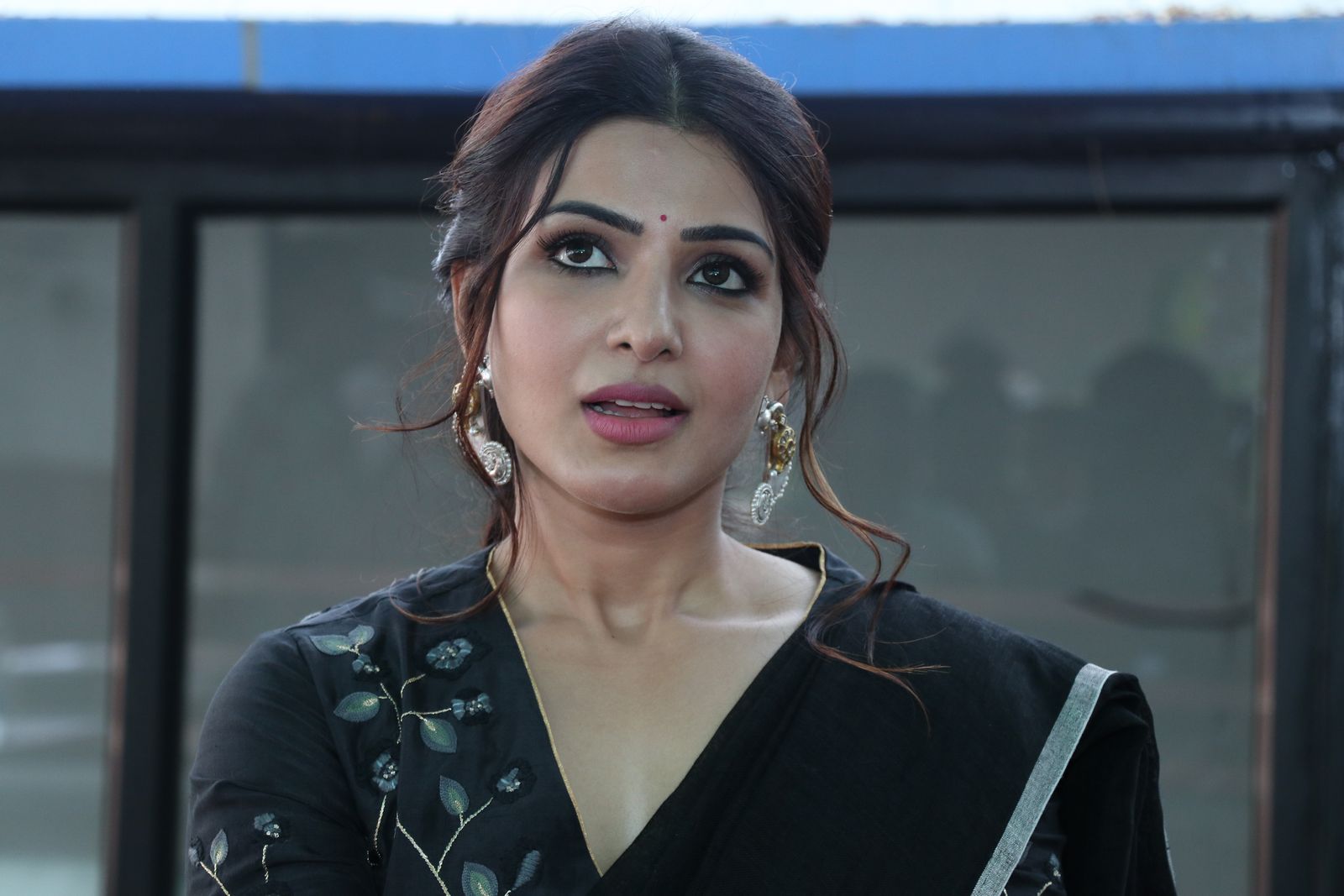 Samantha Akkineni in black saree stills at Jaanu press meet