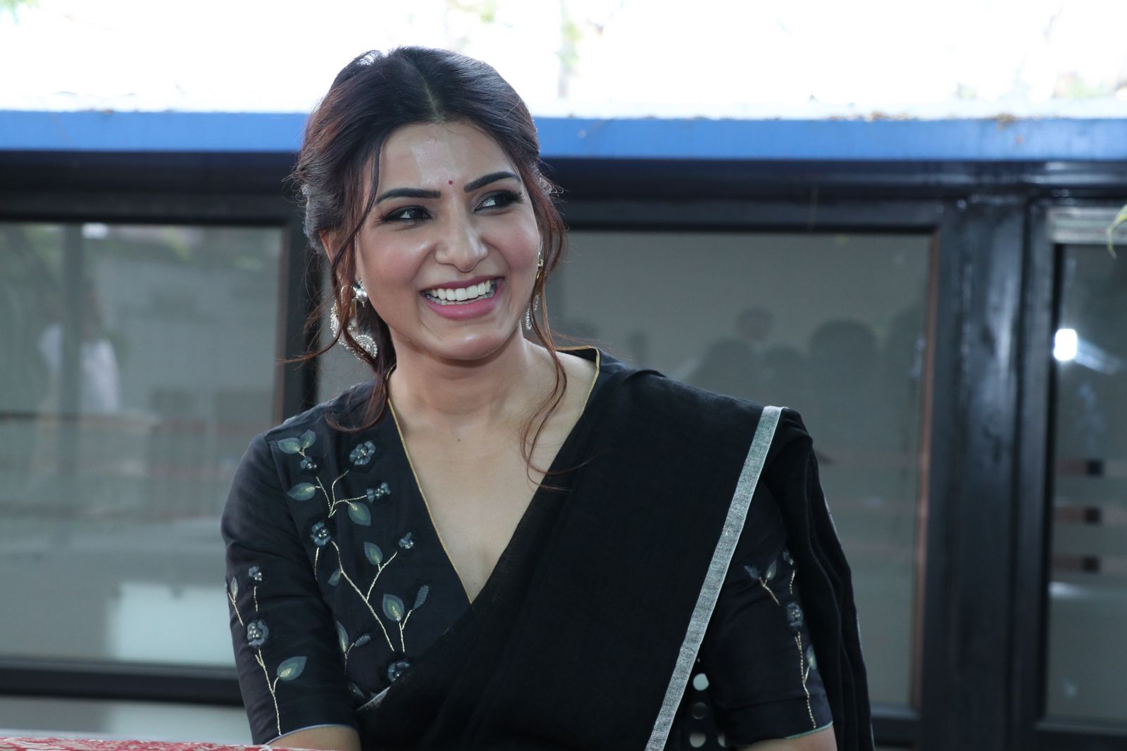 Samantha Akkineni in black saree stills at Jaanu press meet