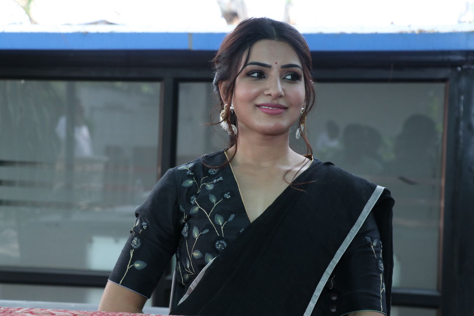 Samantha Akkineni in black saree stills at Jaanu press meet