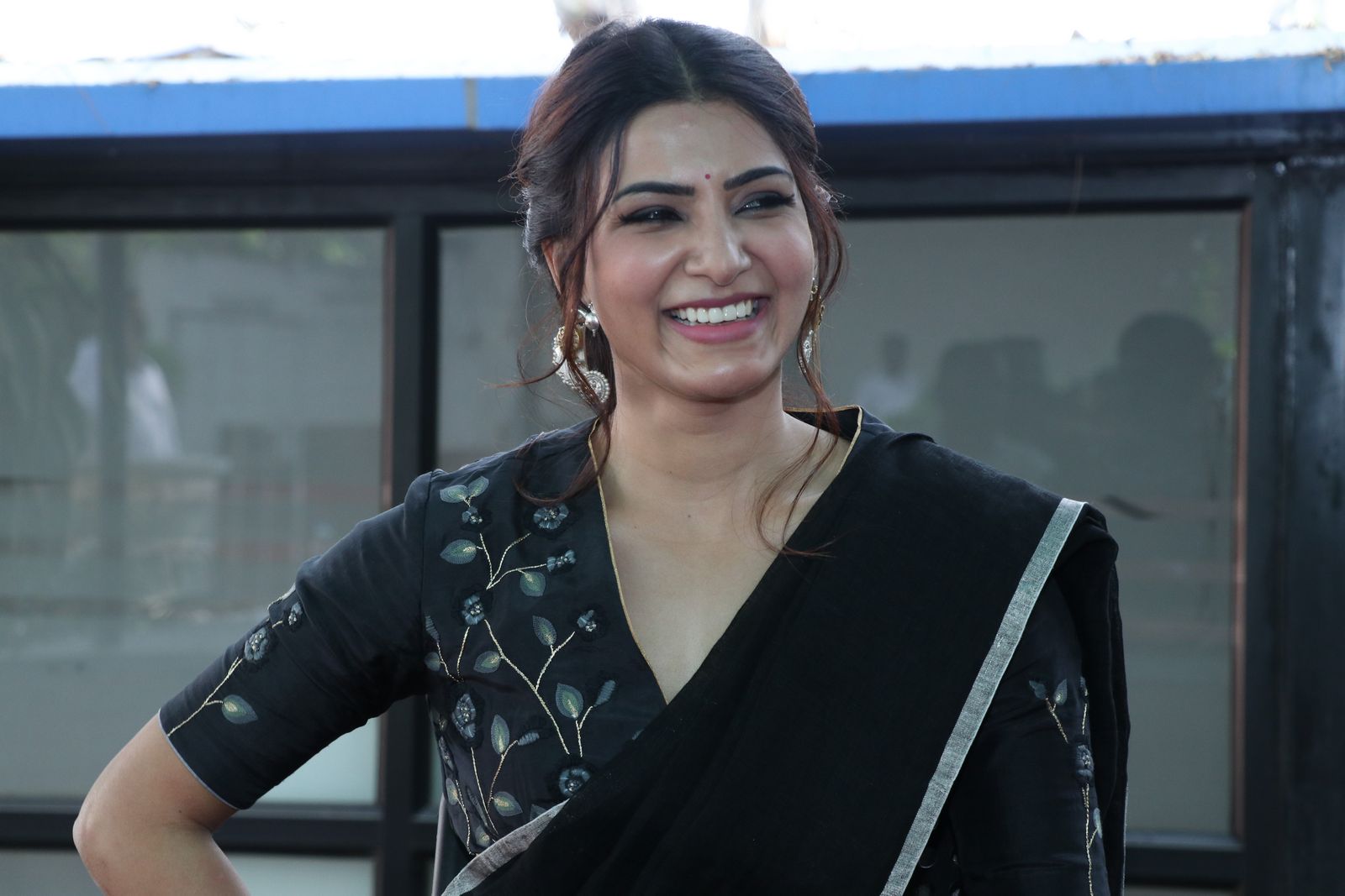 Samantha Akkineni in black saree stills at Jaanu press meet