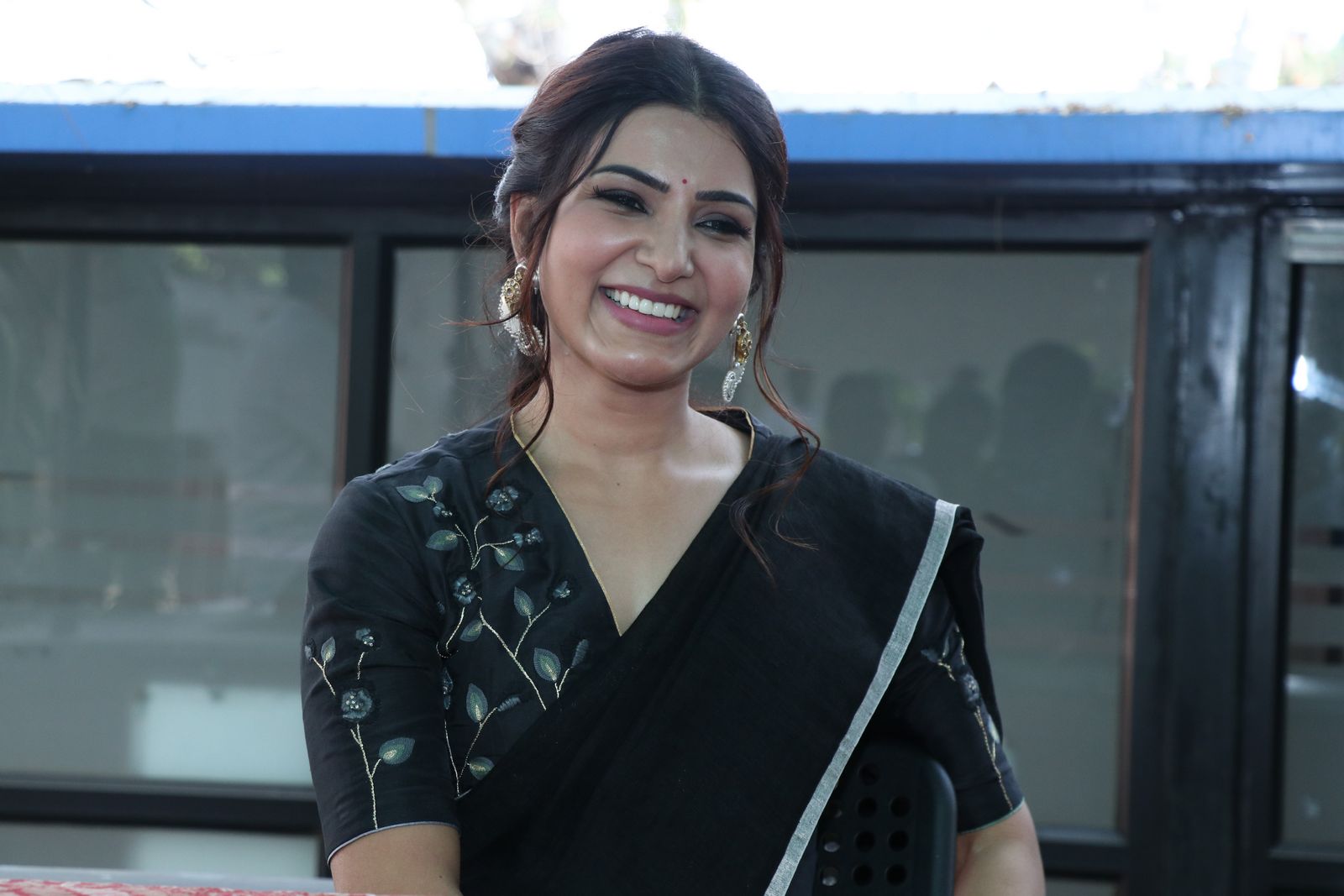 Samantha Akkineni in black saree stills at Jaanu press meet