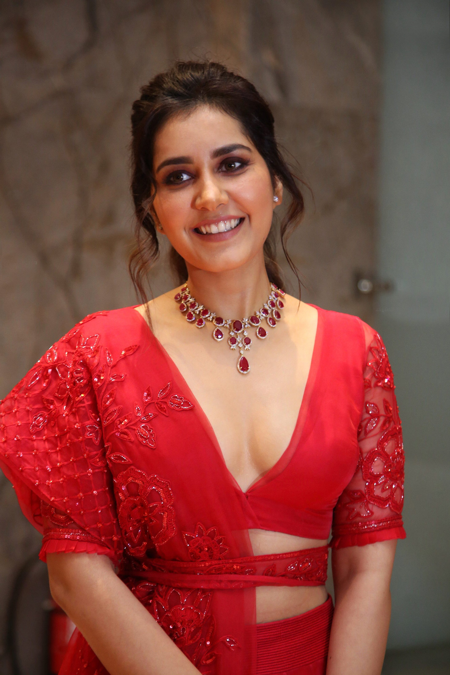 Raashi Khanna hot cleavage stills at World Famous Lover Pre-Release