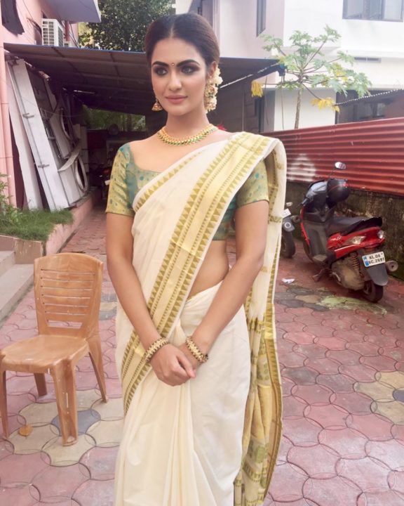 Arthi Venkatesh in saree stills