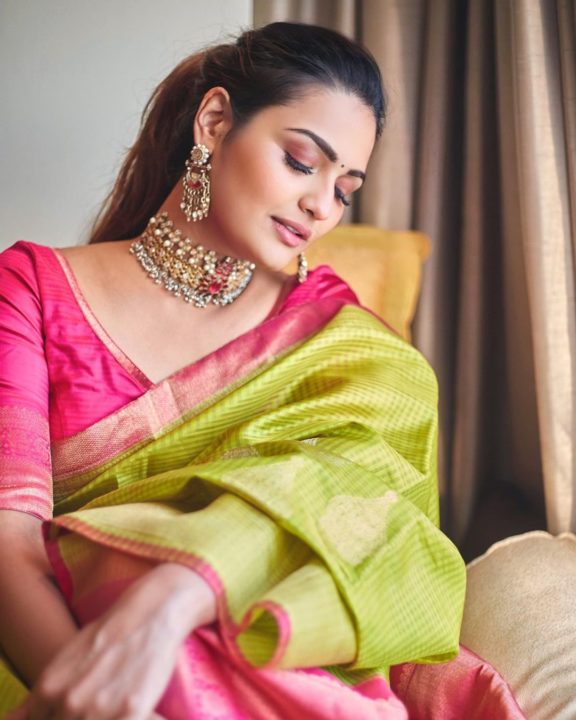 Arthi Venkatesh in saree stills