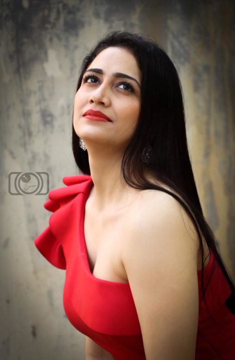 Komal Sharma stills in red outfit