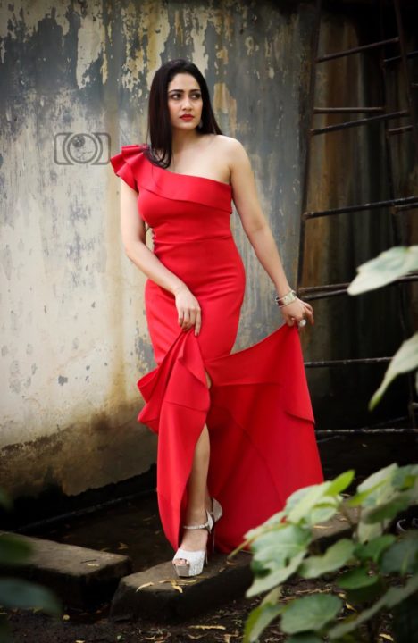 Komal Sharma stills in red outfit