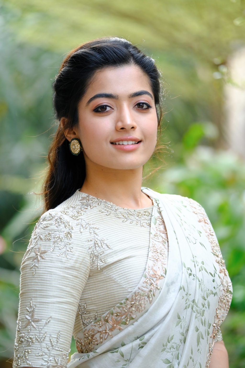 rashmika-mandanna-beautiful-stills-in-ivory-saree-south-indian-actress