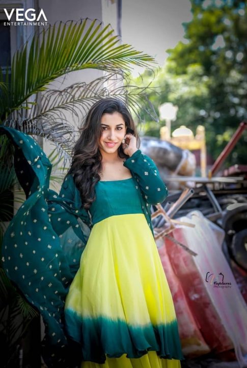 Vishnu Priya Bhimeneni photoshoot stills