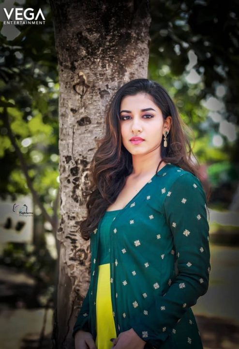 Vishnu Priya Bhimeneni photoshoot stills