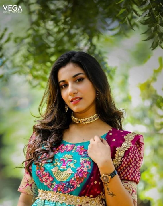 Vishnu Priya Bhimeneni photoshoot stills