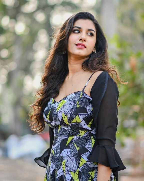 Vishnu Priya Bhimeneni photoshoot stills