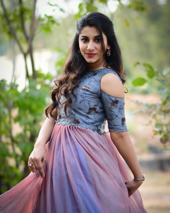 Vishnu Priya Bhimeneni photoshoot stills