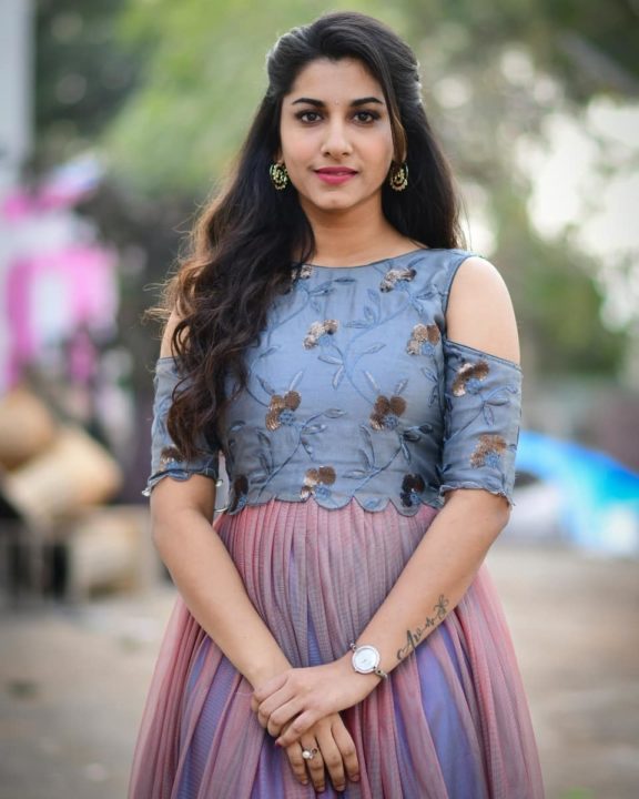 Vishnu Priya Bhimeneni photoshoot stills