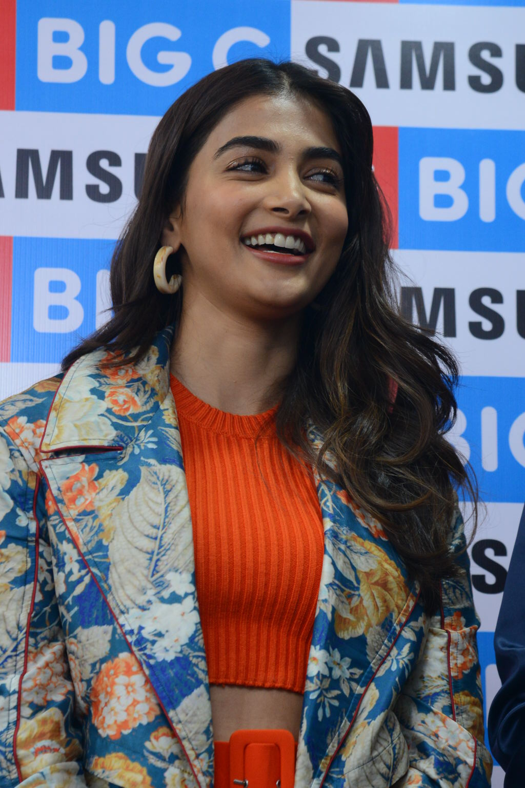 Pooja Hegde Launches Samsung S20 at BigC Mobiles