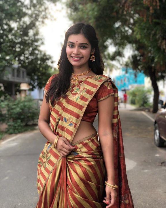 Dharsha Gupta saree photos