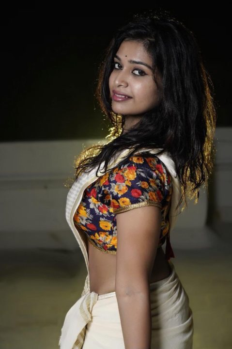 Dharsha Gupta saree photos