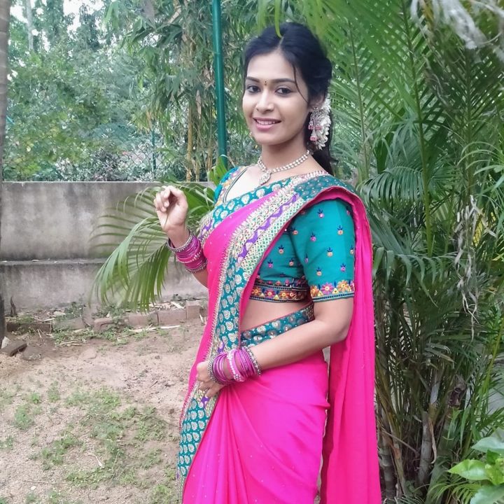 Dharsha Gupta saree photos