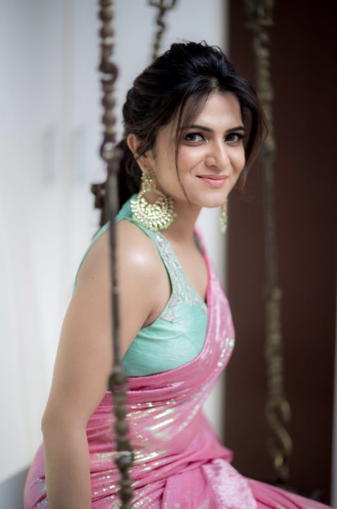 Dhivya Dharshini - South Indian actress photos in saree