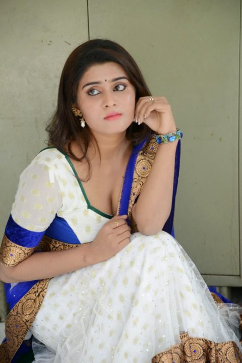 Telugu Actress Harini hot navel and cleavage show