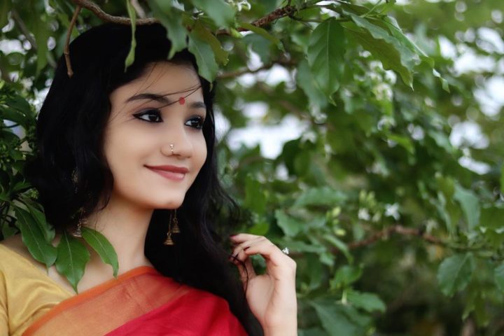 Kerala beautiful actress Jasnya Jayadeesh photos