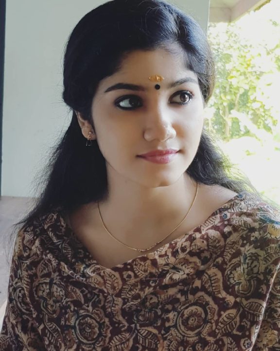 Malayalam actress Jasnya Jayadeesh photos