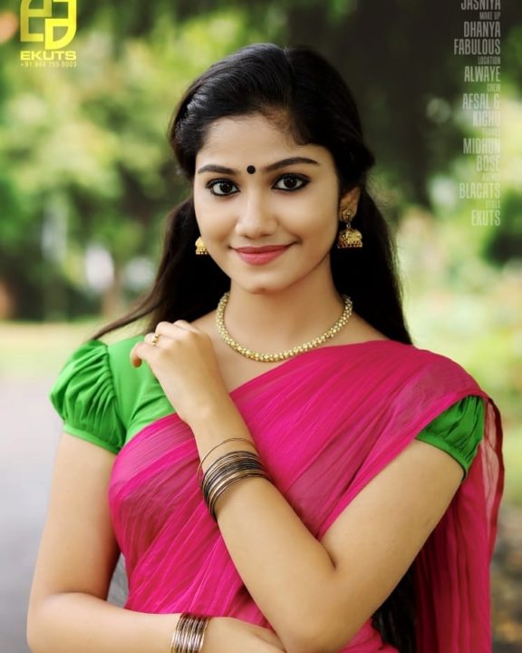 Kerala beautiful actress Jasnya Jayadeesh photos