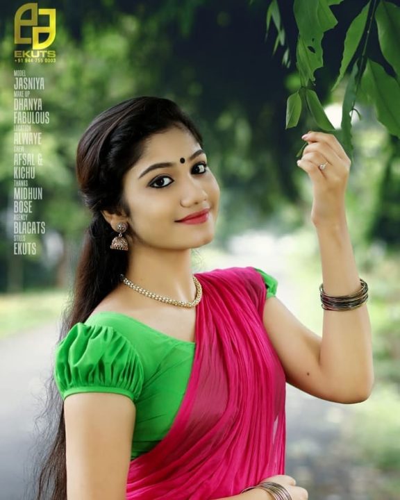 Kerala beautiful actress Jasnya Jayadeesh photos