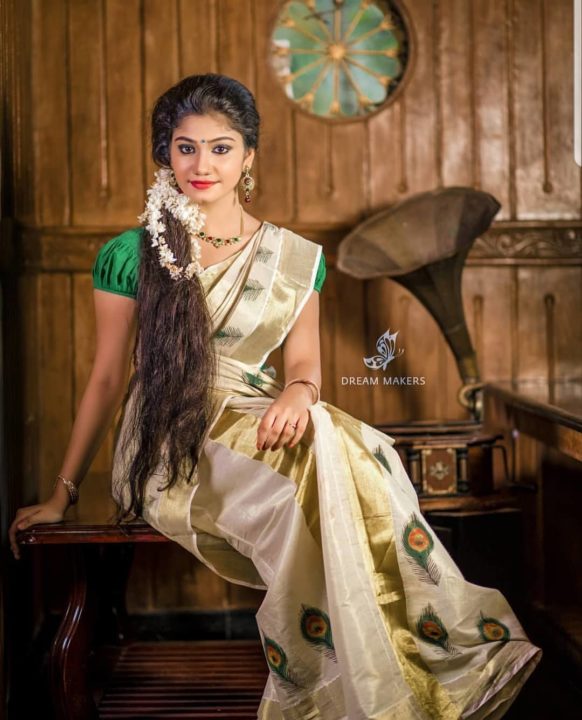 Kerala beautiful actress Jasnya Jayadeesh photos