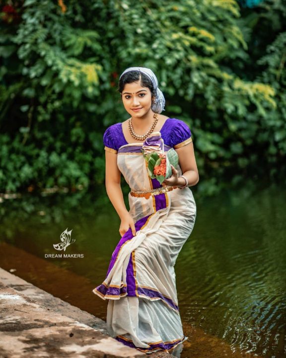 Kerala beautiful actress Jasnya Jayadeesh photos