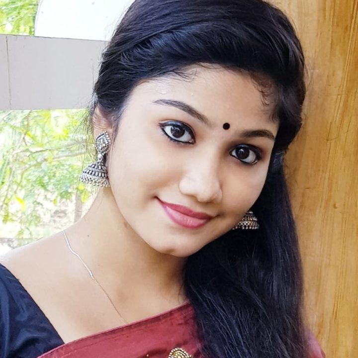 Kerala beautiful actress Jasnya Jayadeesh photos