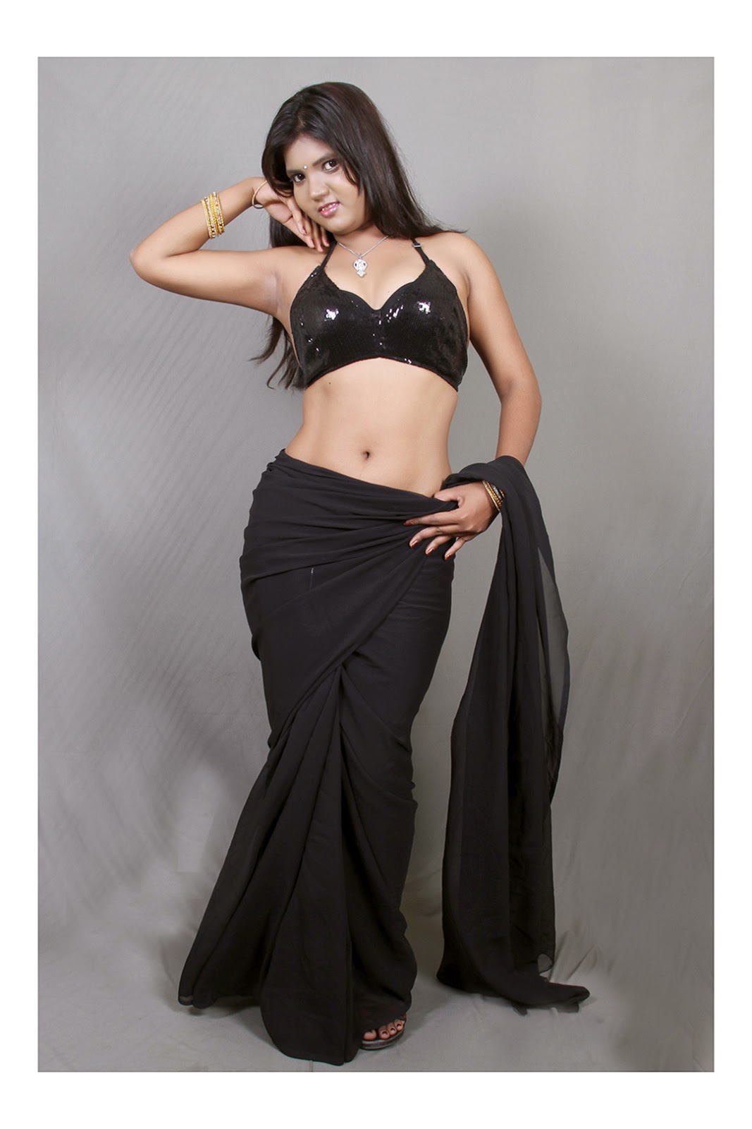 Telugu actress Aashi hot stills in black saree