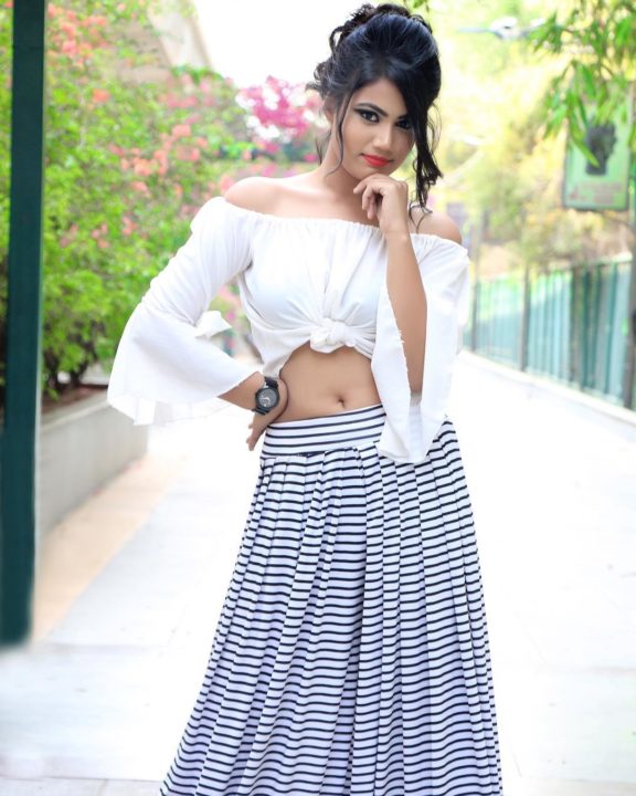 Bengaluru model Rasinii Gowda hot photoshoot stills