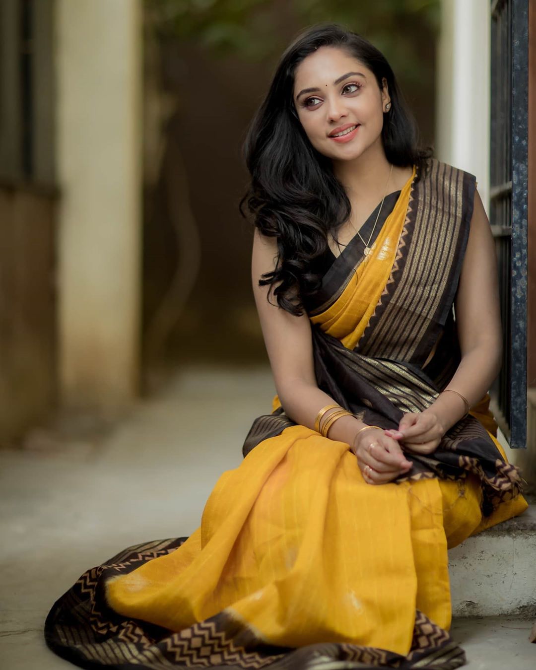 Smruthi Venkat - South Indian actress photos in saree - South ...