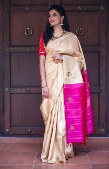 VJ Akshayaa saree stills