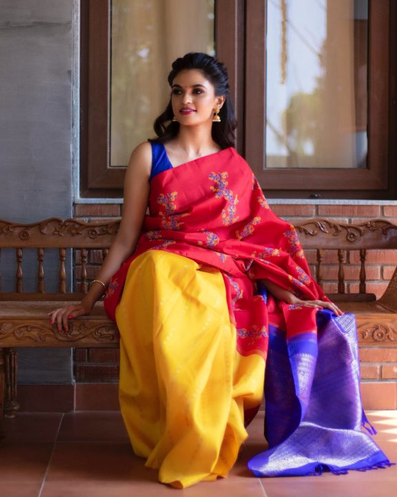 VJ Akshayaa saree stills