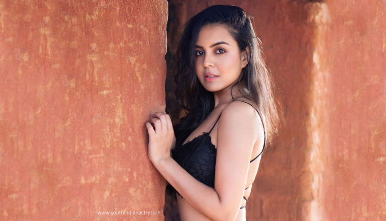 Bangalore model Aparna Biswas photos