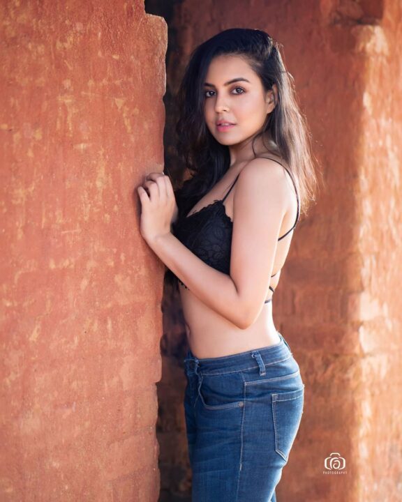 Bangalore model Aparna Biswas photos