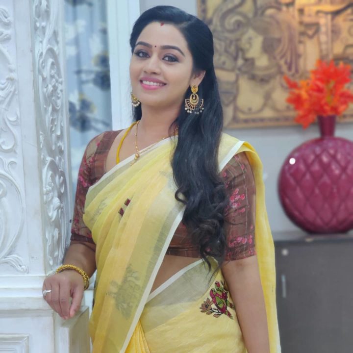 Tamil television actress Gayathri Yuvraaj photos