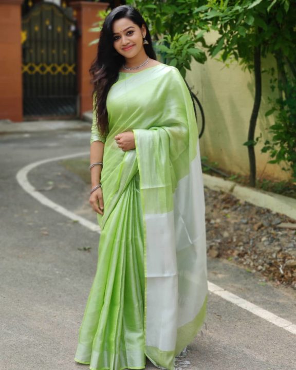 Tamil television actress Gayathri Yuvraaj photos