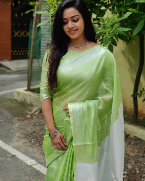 Tamil television actress Gayathri Yuvraaj photos