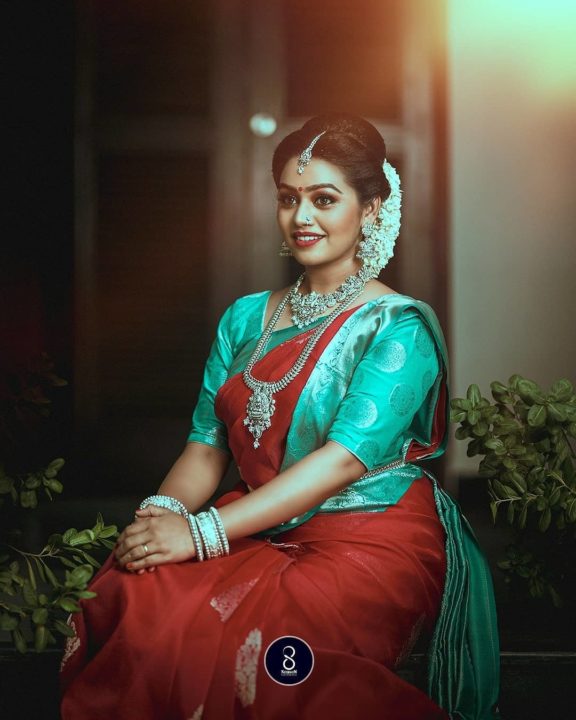 Tamil television actress Gayathri Yuvraaj photos