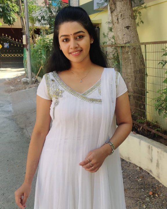 Tamil television actress Gayathri Yuvraaj photos