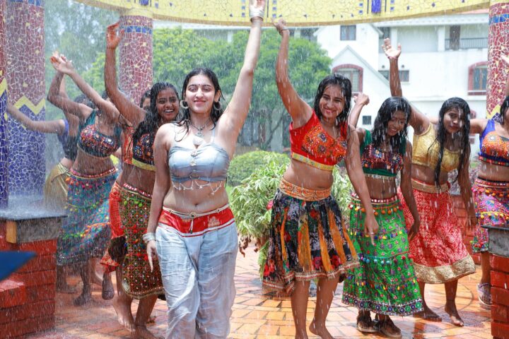 Mouryaani hot navel stills from Sundarangudu movie