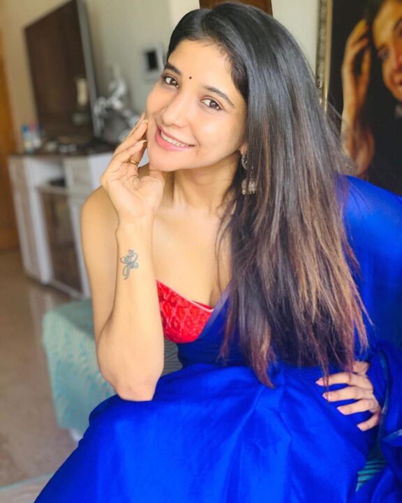 Sakshi Agarwal hot stills in blue saree