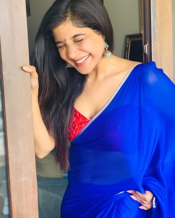 Sakshi Agarwal hot stills in blue saree