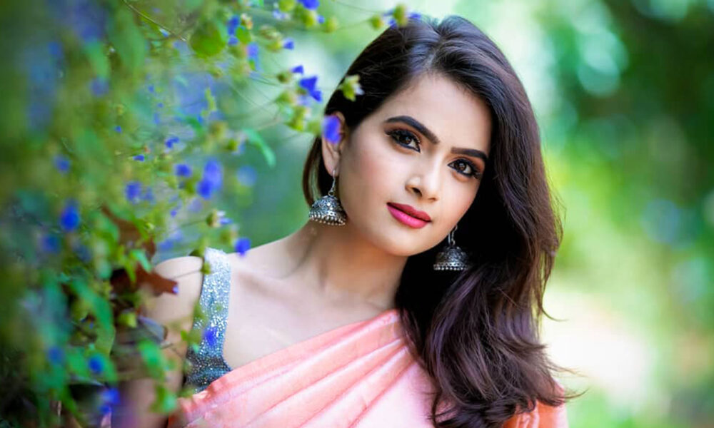 Siri Prahlad in Peach color saree photos