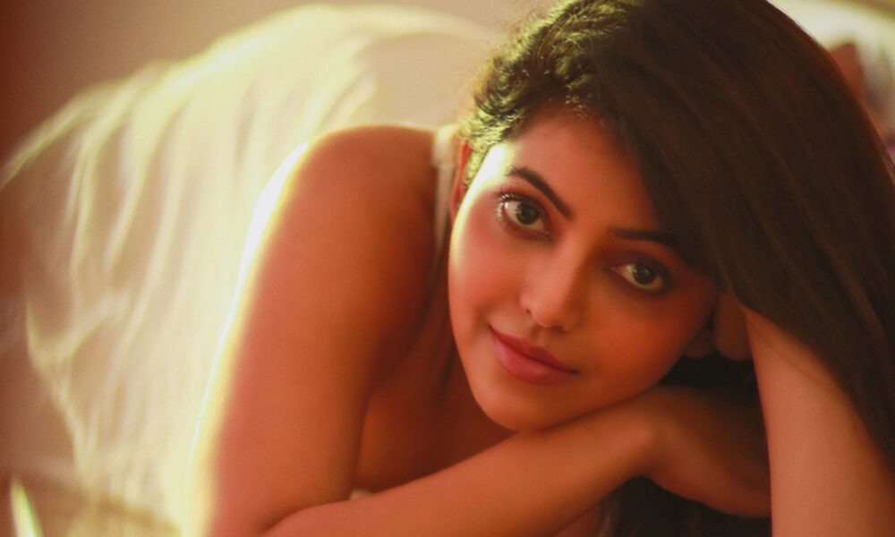Flawless beauty actress Athulya Ravi
