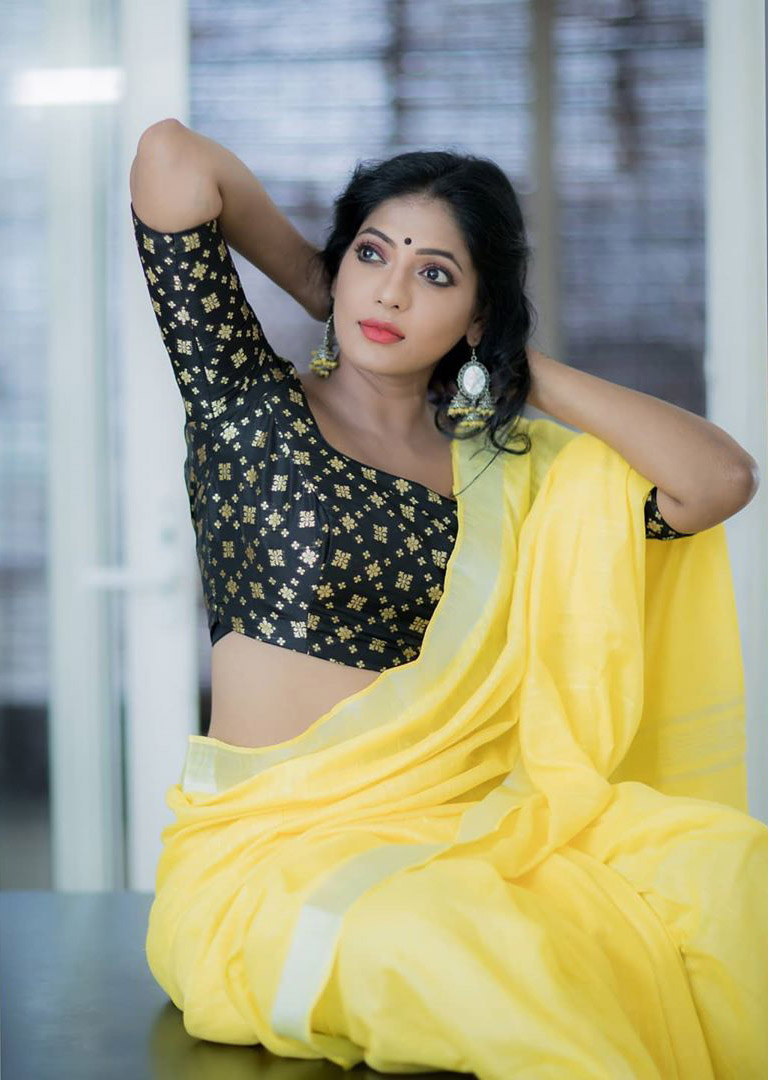 Reshma Pasupuleti hot saree photos captured by celebrity photographer Camer...