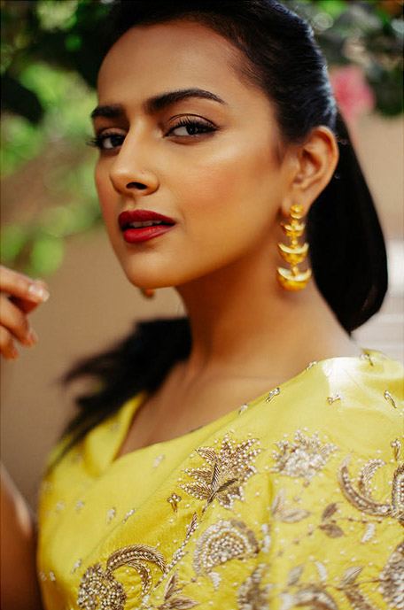 Shraddha Srinath in yellow drape dress photos